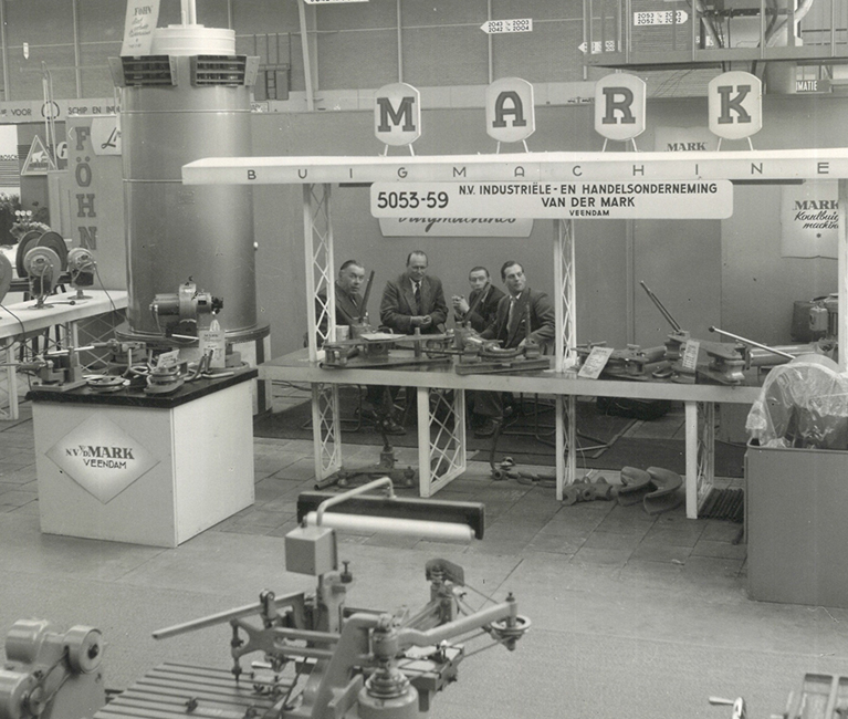 1947: Hydraulic Pipe Benders